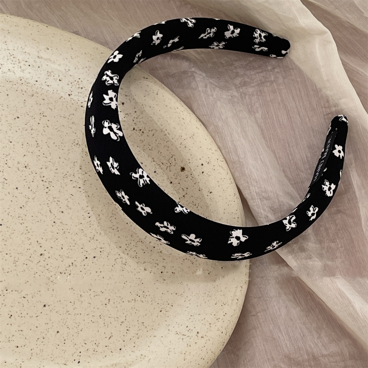 Bandeau à larges bords assorti de couleur noire et blanche rétro française pour femme, tempérament de début d'automne accru, haut de tête de mort, plaid floral, pressage des cheveux_voghion.com