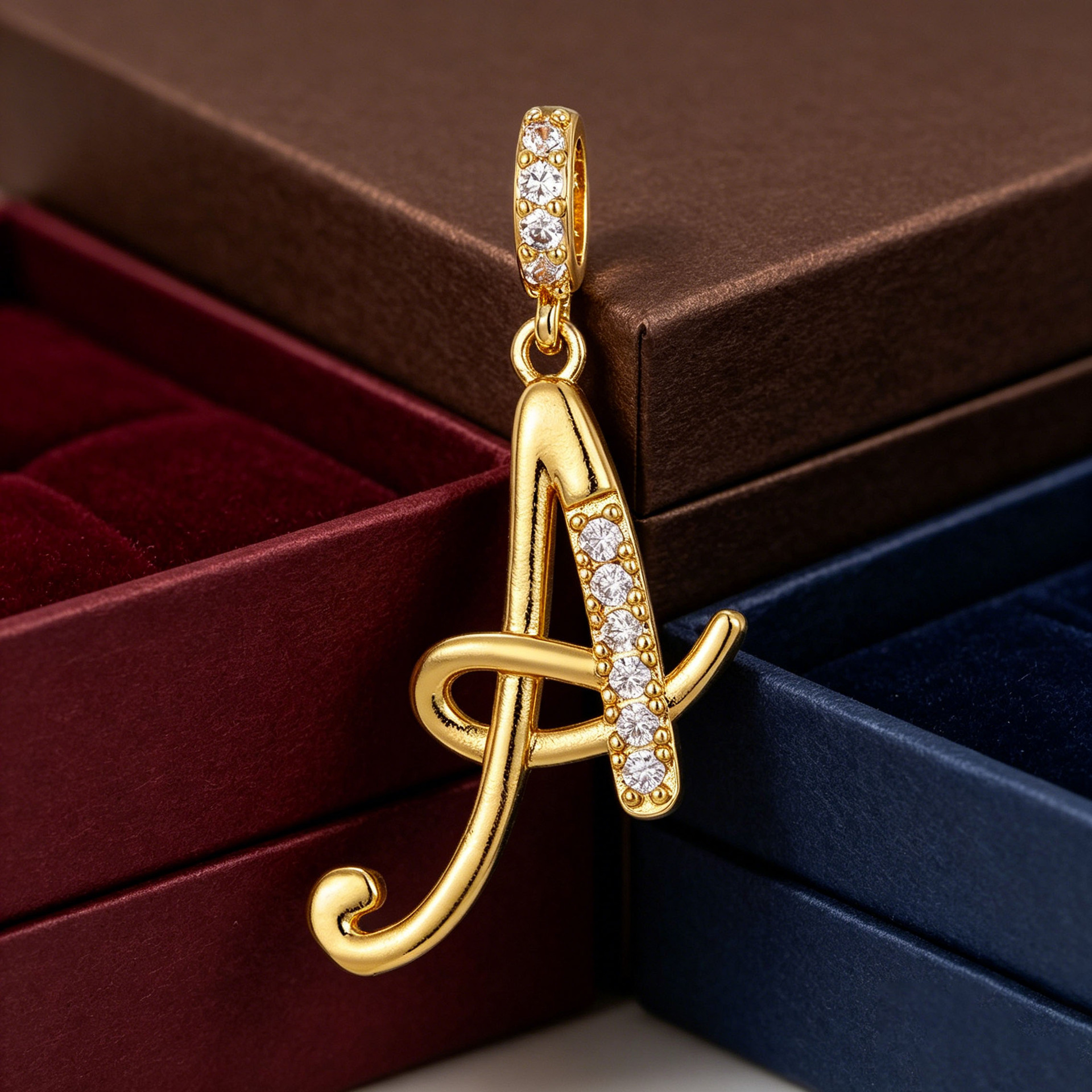 Amazon's Best-Selling 26-Letter Pendant, Copper Plated with 18K Gold and Zircon, New Style Pendant, DIY Necklace Accessories