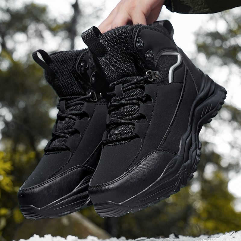 2024 nuevos zapatos de algodón de invierno gruesos de suela grande para hombres botas de nieve gruesas transpirables al aire libre impermeables zapatos de montaña transfronterizos