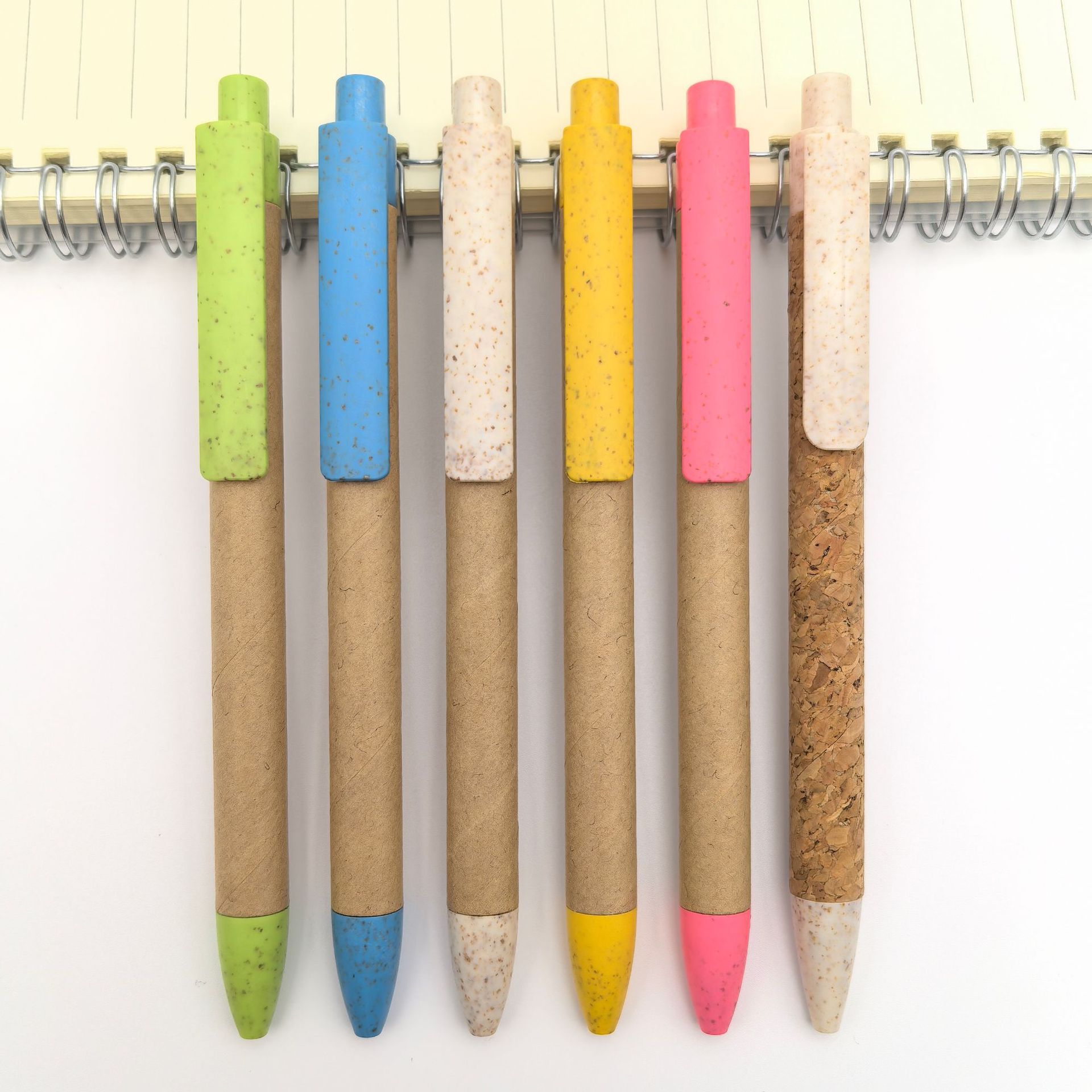 Bolígrafo de bolas de tubo de papel de venta en caliente transfronteriza con agujeros de respiración en la parte superior del material de paja degradable papel kraft