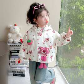2025草莓熊冲锋衣秋装连帽女童新款卡通儿童时髦洋气外套上衣春秋