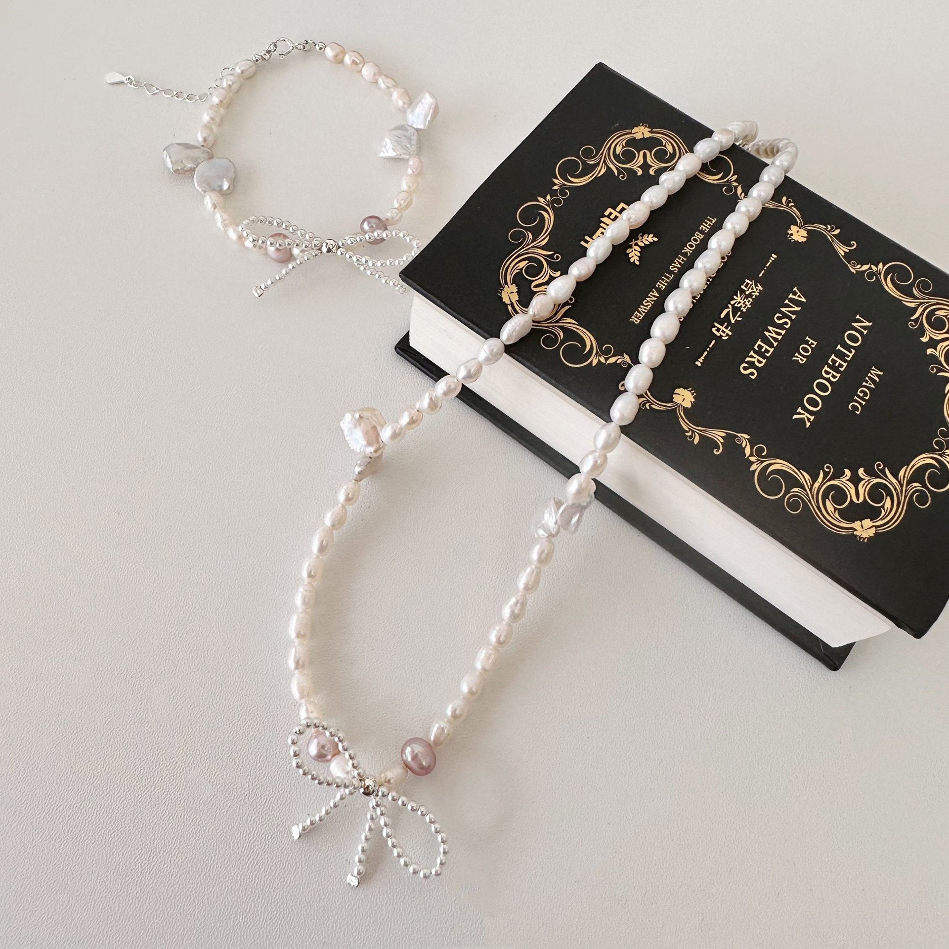 Necklace from pearl with bow