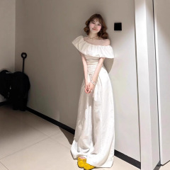 白色露肩一字肩上衣短袖t恤女2025新款甜美bm设计感纯欲风花苞领