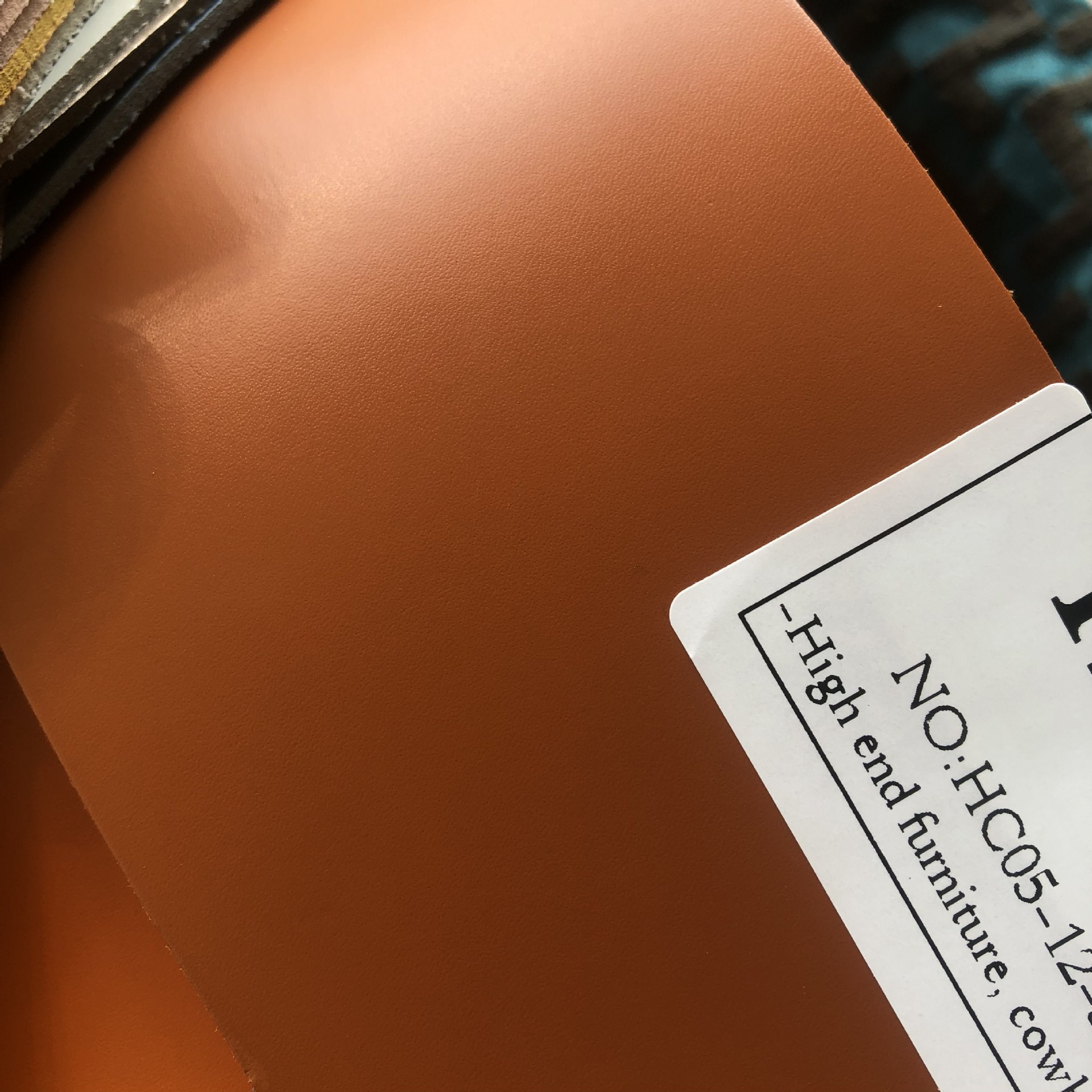 高密柔软马鞍皮革HC069系列柜面装饰马鞍革植鞣革餐椅皮料pu皮料