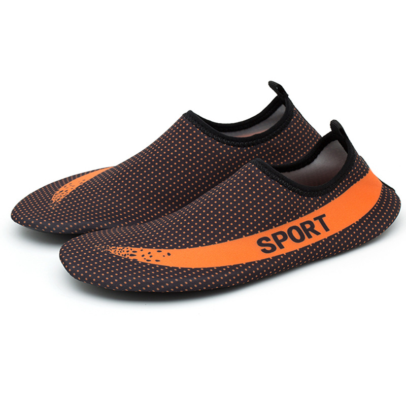 fashionable universal sneakers