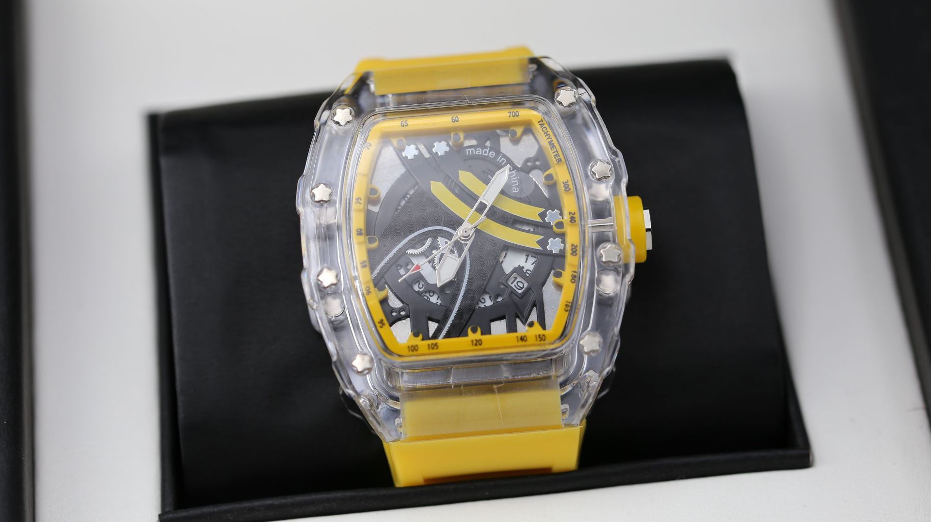 Orologio uomo quarzo luminoso design a botte trasparente_voghion.com