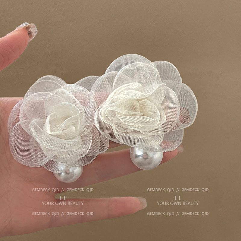 동백 진주 귀 클립