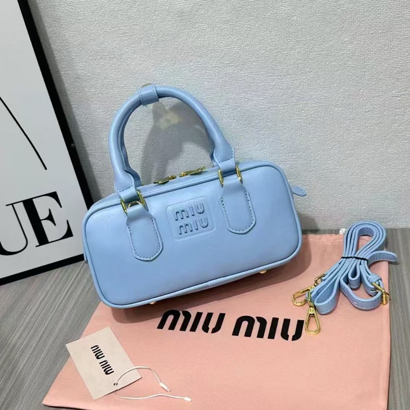 2025 nuevo estilo miu casa boliche bolso femenino moda tendencia pequeño cuadrado bolso Boston bolso de mensajero portátil de un solo hombro