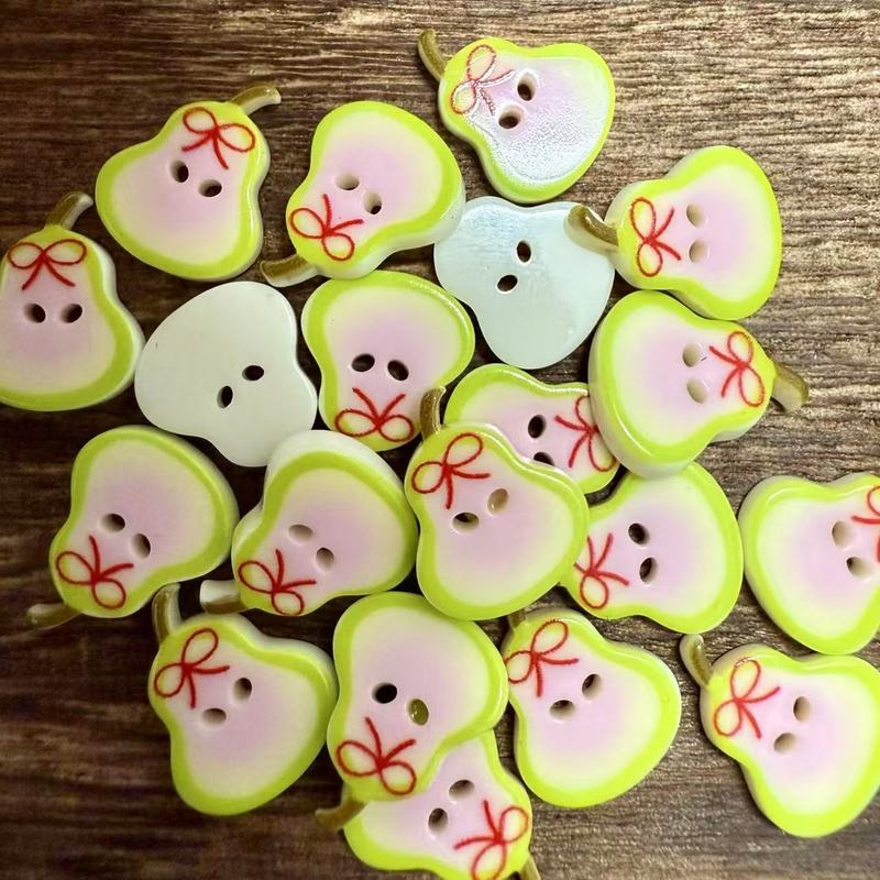 带蝴蝶结绿色小鸭梨毛衣开衫扣幼儿DIY装饰扣有版权请勿乱刷乱印|undefined