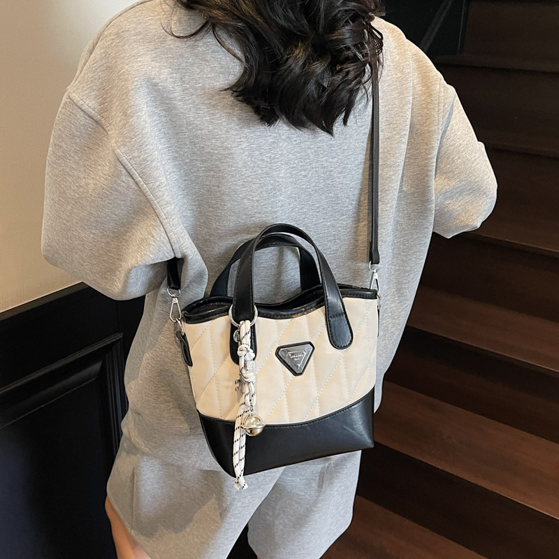 Bolso de cubo portátil de diamante de fuego súper caliente para mujer 2025 nueva tendencia bolso de hombro de todo fósforo bolso de mensajero de moda de nicho transfronterizo
