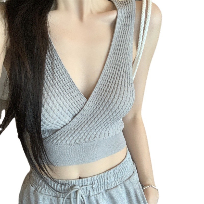 Wholesale knitted summer V-neck slim fit women is tank top