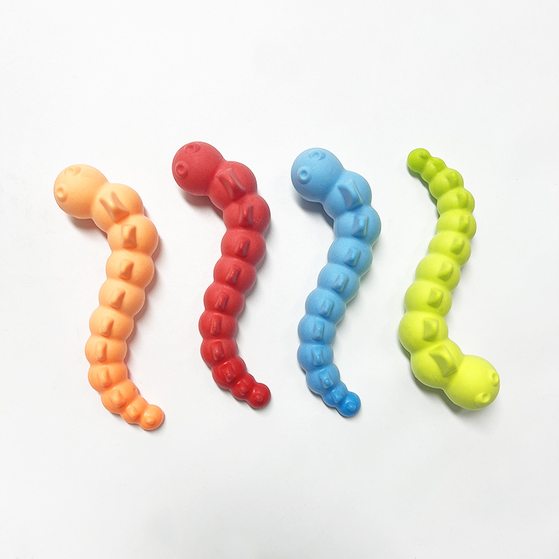 Nuevo producto TPR espuma resistente a la mordida de dientes multicolor botones juguetes para mascotas orugas juguetes perros pequeños y medianos