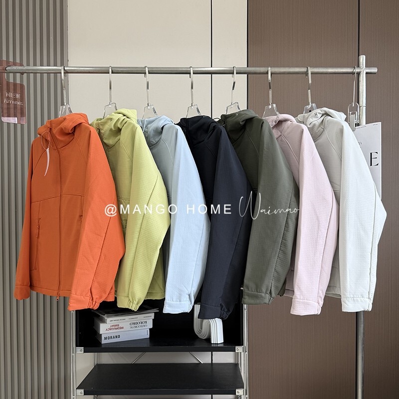 Factory Order! Couple's Fall/Winter Windproof and Water-Resistant Outdoor Thin Fleece Softshell Mountaineering Long-Sleeve Jacket