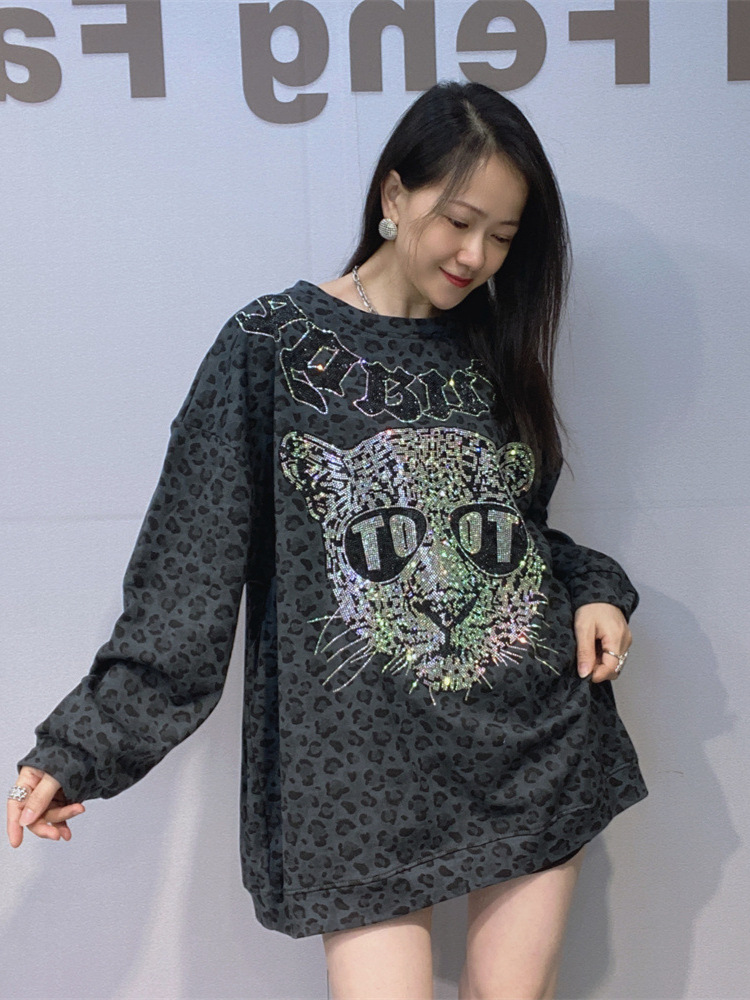Ropa de mujer de la marca de moda camiseta casual de cuello redondo de gran tamaño otoño e invierno mujeres perezosas leopardo estampado de manga larga ropa protectora de diamante caliente image 6