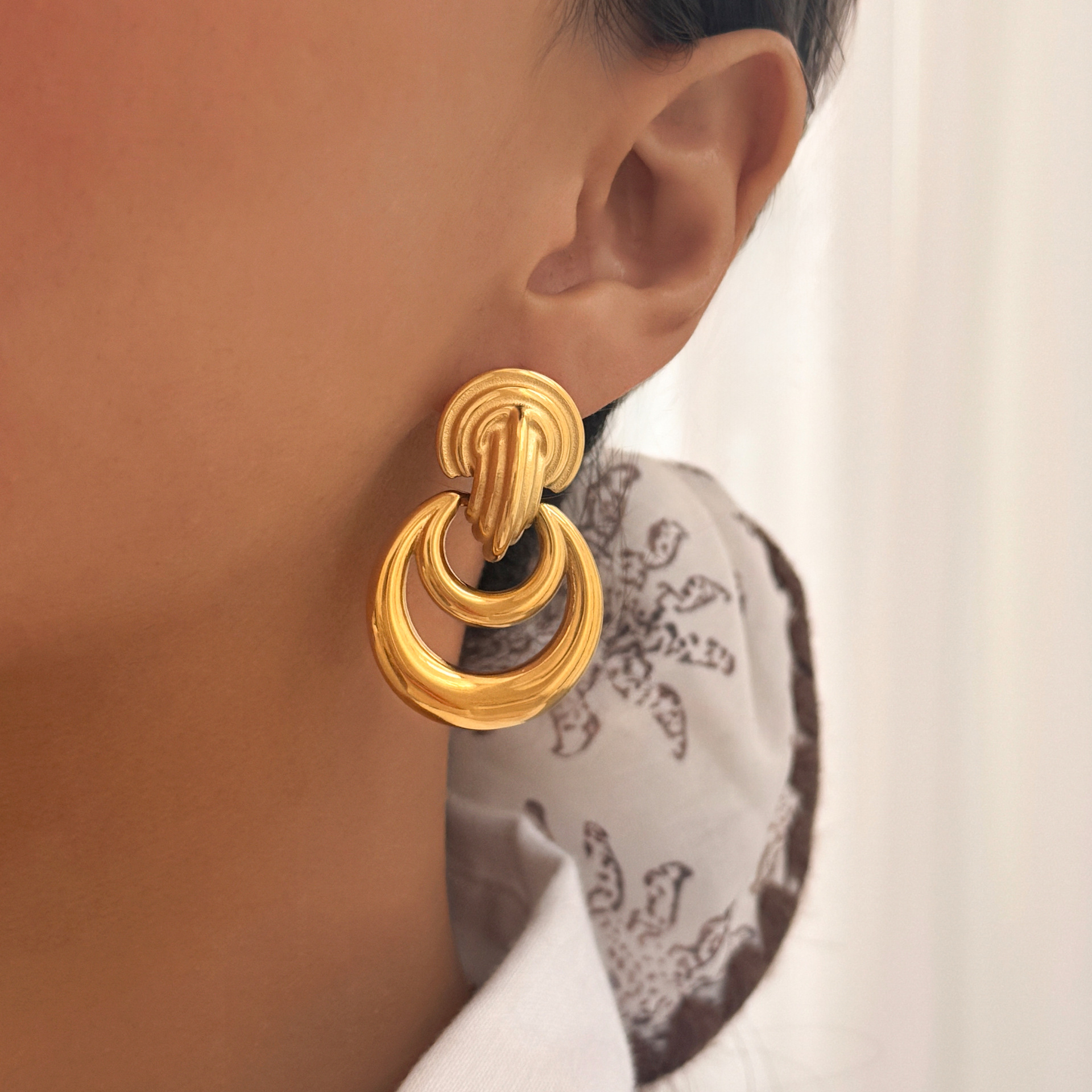 欧美夸张小众风18k真金一体电镀不锈钢耳圈简约百搭几何弧形耳钉