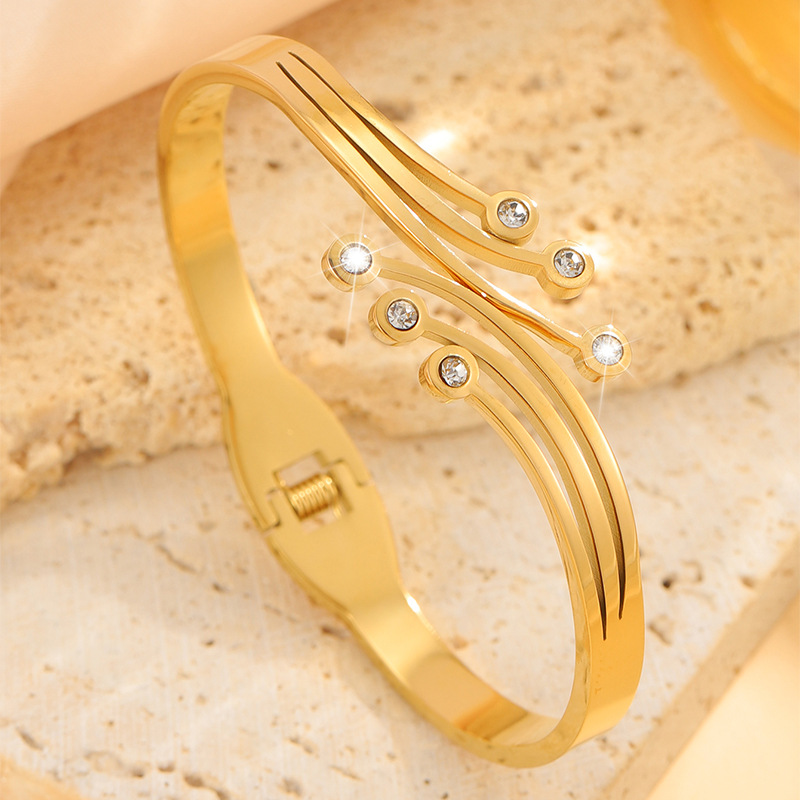 Brazalete de acero de titanio para mujeres de alta calidad brilla de diamante brazalete de apertura diseño de personalidad de acero de titanio no desvanecer brazalete de joyería image 4