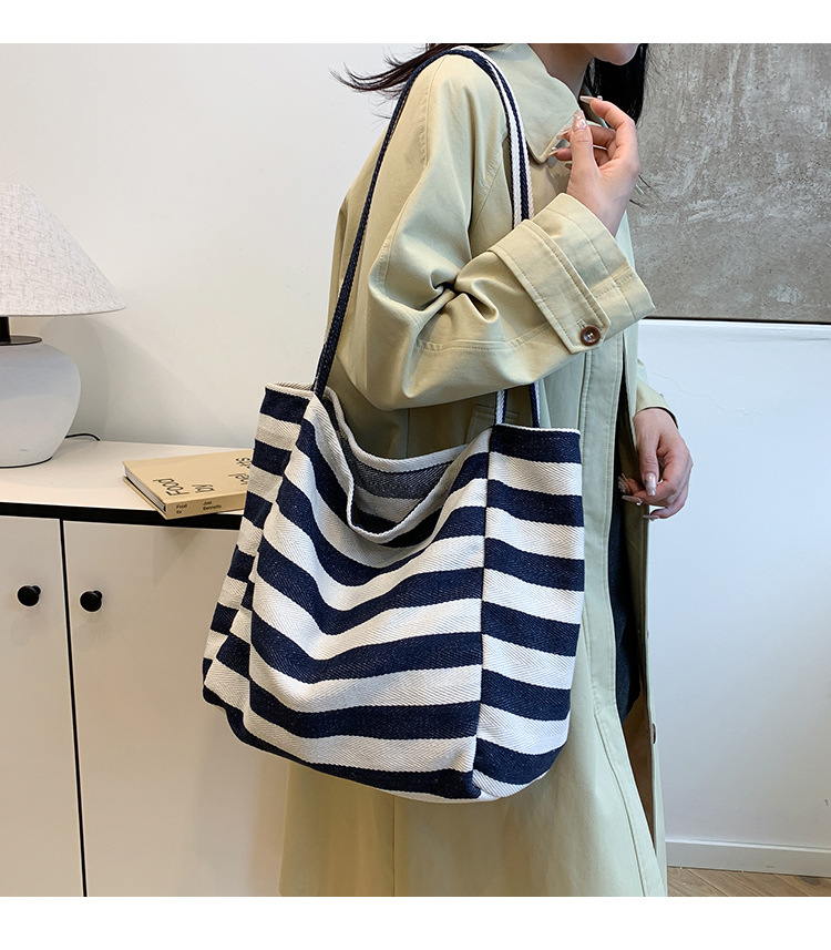 Laid-back striped canvas bag, Korean ins artistic color-blocking tote bag, large-capacity single-shoulder bag, shopping bag, large bag details Picture