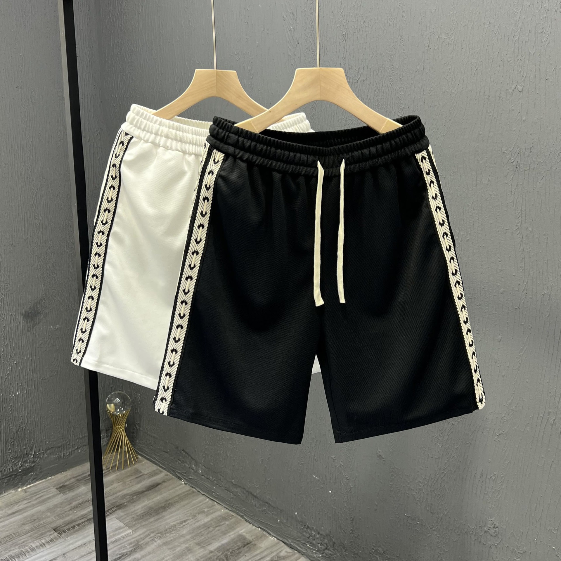 Pantaloncini sportivi estivi alla moda di Instagram, pantaloni Pent impiombati a linea aperta, pantaloncini larghi casual da uomo_voghion.com