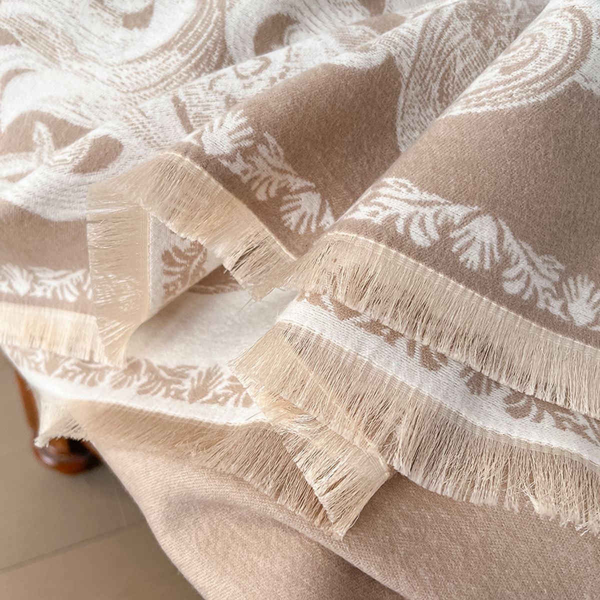 Herbst- und Winterblumen verweilen mit Schmetterlingen, einfacher warmer Damenschal aus Kaschmirimitat, modischer und vielseitiger langer Schalumhang_voghion.com