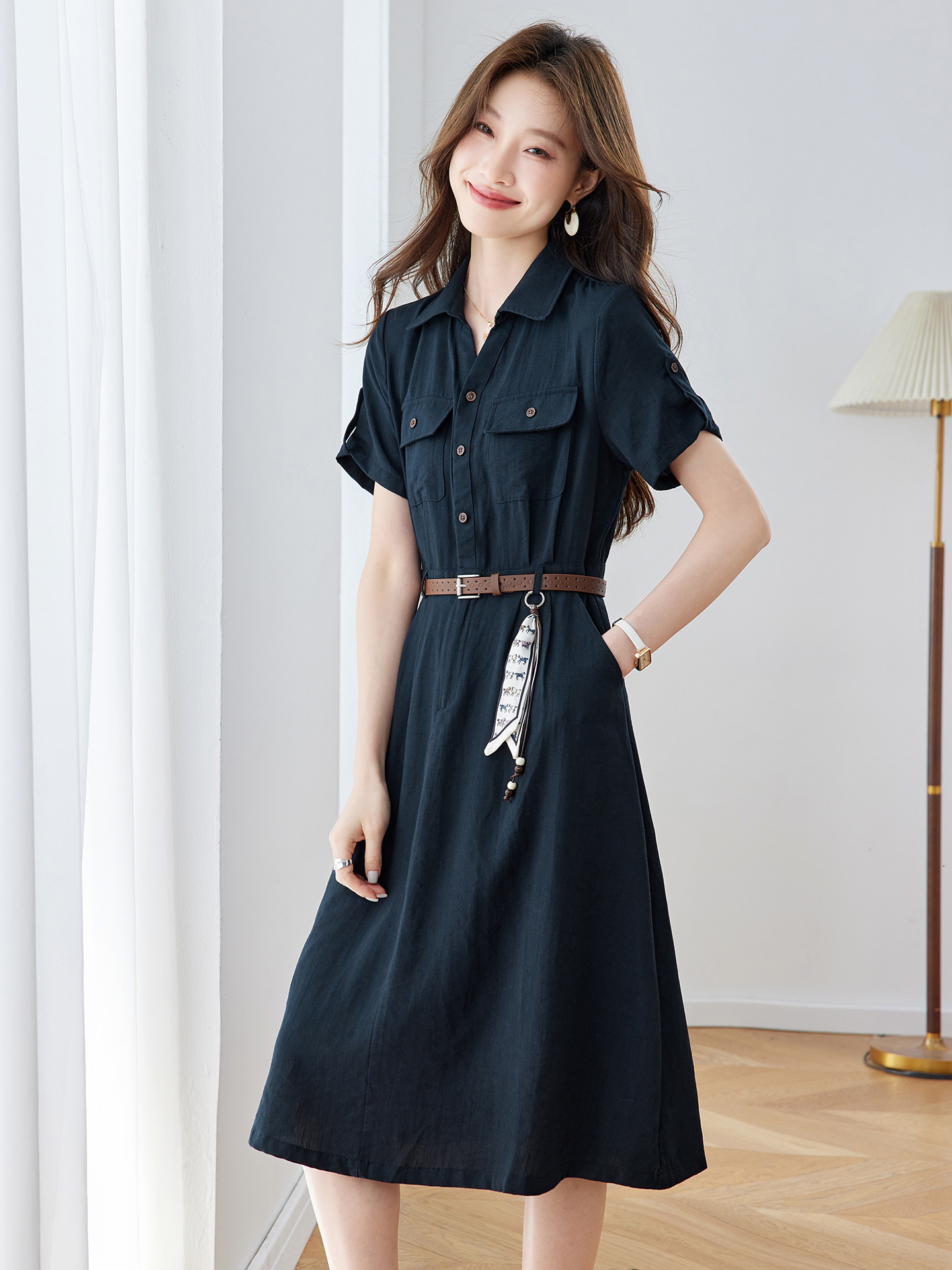Đầm maxi nữ cổ bẻ thắt eo dáng suông kèm dây lưng — Xanh lông mòng đen, màu trắng