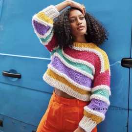 2022跨境欧美新款撞色圆领毛衣宽松高级设计感套头粗棒针短上衣女