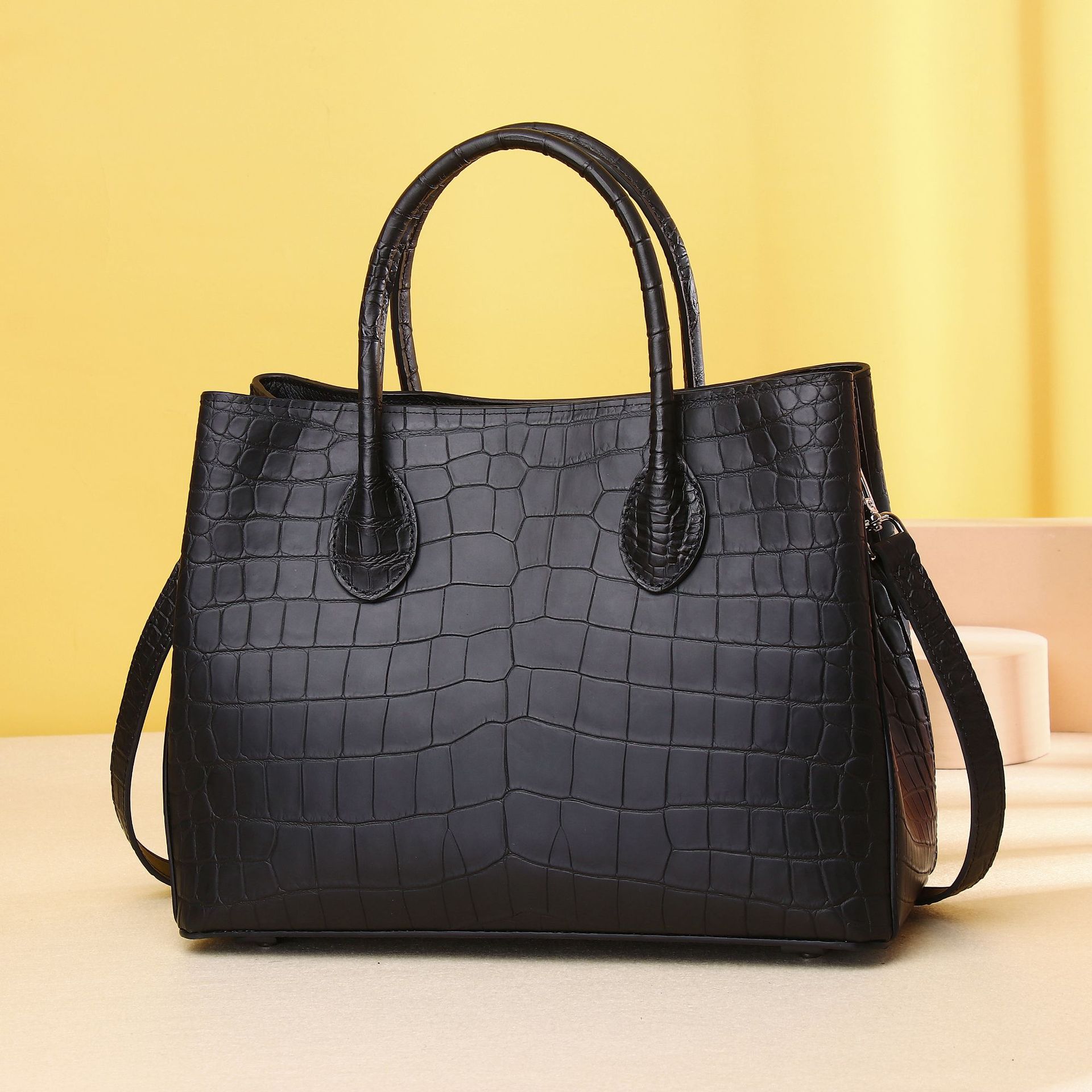 Túi xách nữ cao cấp họa tiết vảy cá sấu mờ kiểu garden bag, quai xách tay kèm dây đeo chéo chi tiết 1