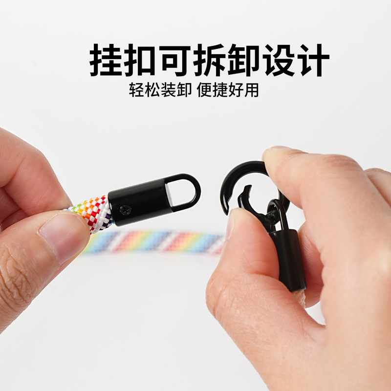 カラー三合一は長いタイプの斜めショルダーを取り外して首を掛けます。|undefined