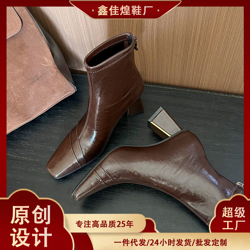 Bốt ngắn nữ mũi vuông gót dày 6–8 cm thiết kế cổ điển, khóa kéo sau — Màu nâu (lớp lót nhung), Màu đen (lớp lót nhung)