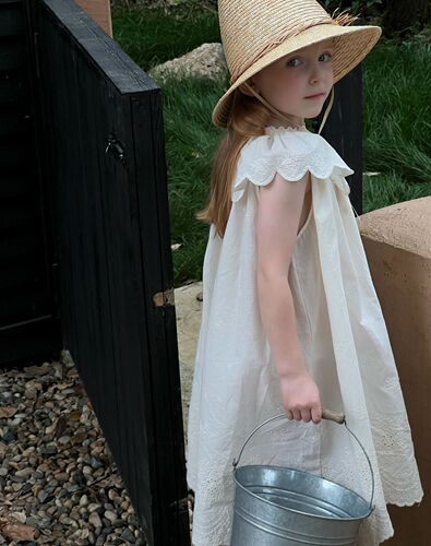 2024 new summer girls' lace collar sleeveless dress will be released after the new year, Korean children's embroidered vest dress