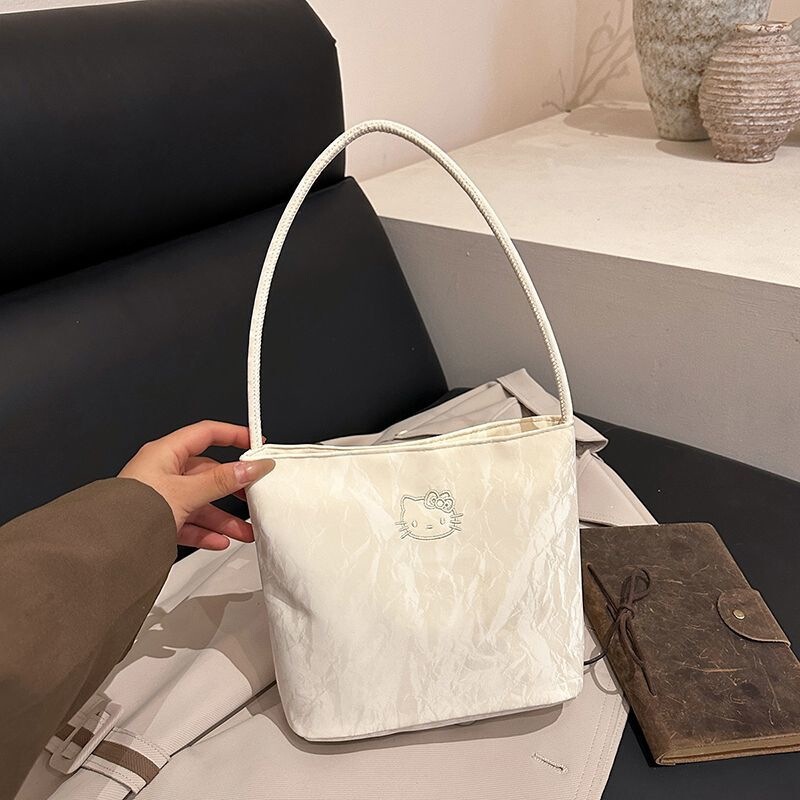Hello Kitty embroidered underarm bag, 2026 soft-textured collection, soft leather, suitable for everyday wear and commuting, single-shoulder style 0024 Hello Kitty embroidered underarm bag, 2026 soft-textured collection, soft leather, suitable for everyday wear and commuting, single-shoulder style 0024