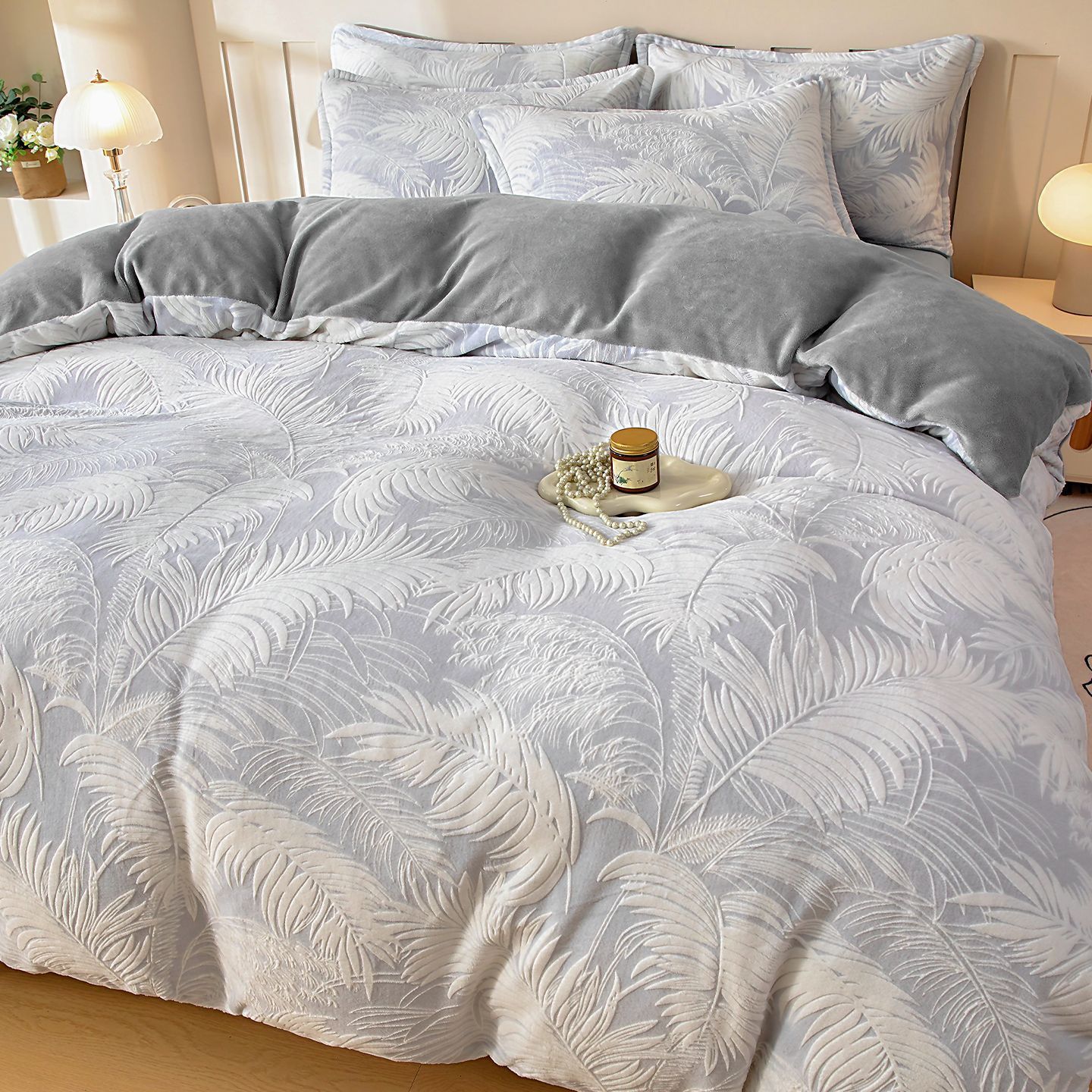 Cama de invierno con cuatro piezas de seda de alta calidad, sábanas de seda de coral gruesas con tres piezas de invierno