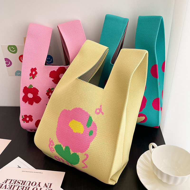 Women's Medium Knit Flower Cute Open Handbag display picture 1