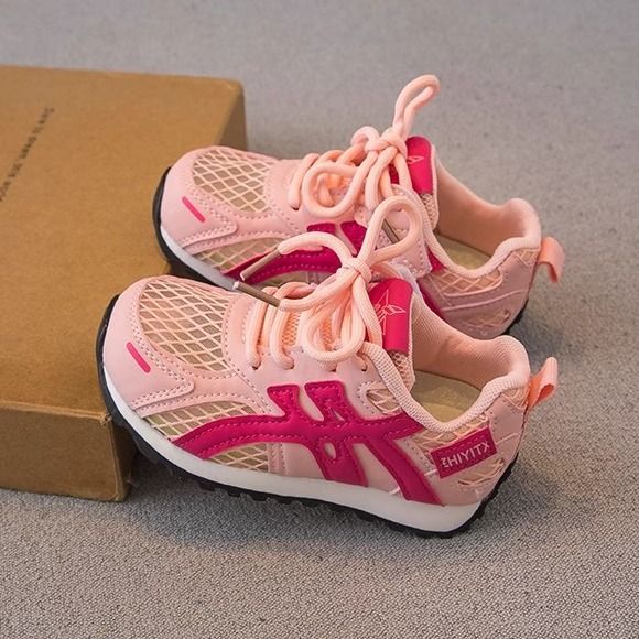Zapatos infantiles de primavera y verano 2025, nuevos zapatos de entrenamiento antideslizantes casuales de red única para niños, zapatos deportivos cómodos para hombres y mujeres