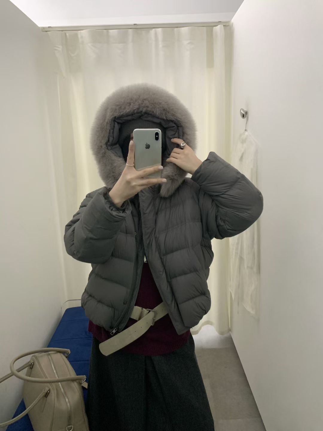 회색 여우 모피 칼라 정품 재고 있음