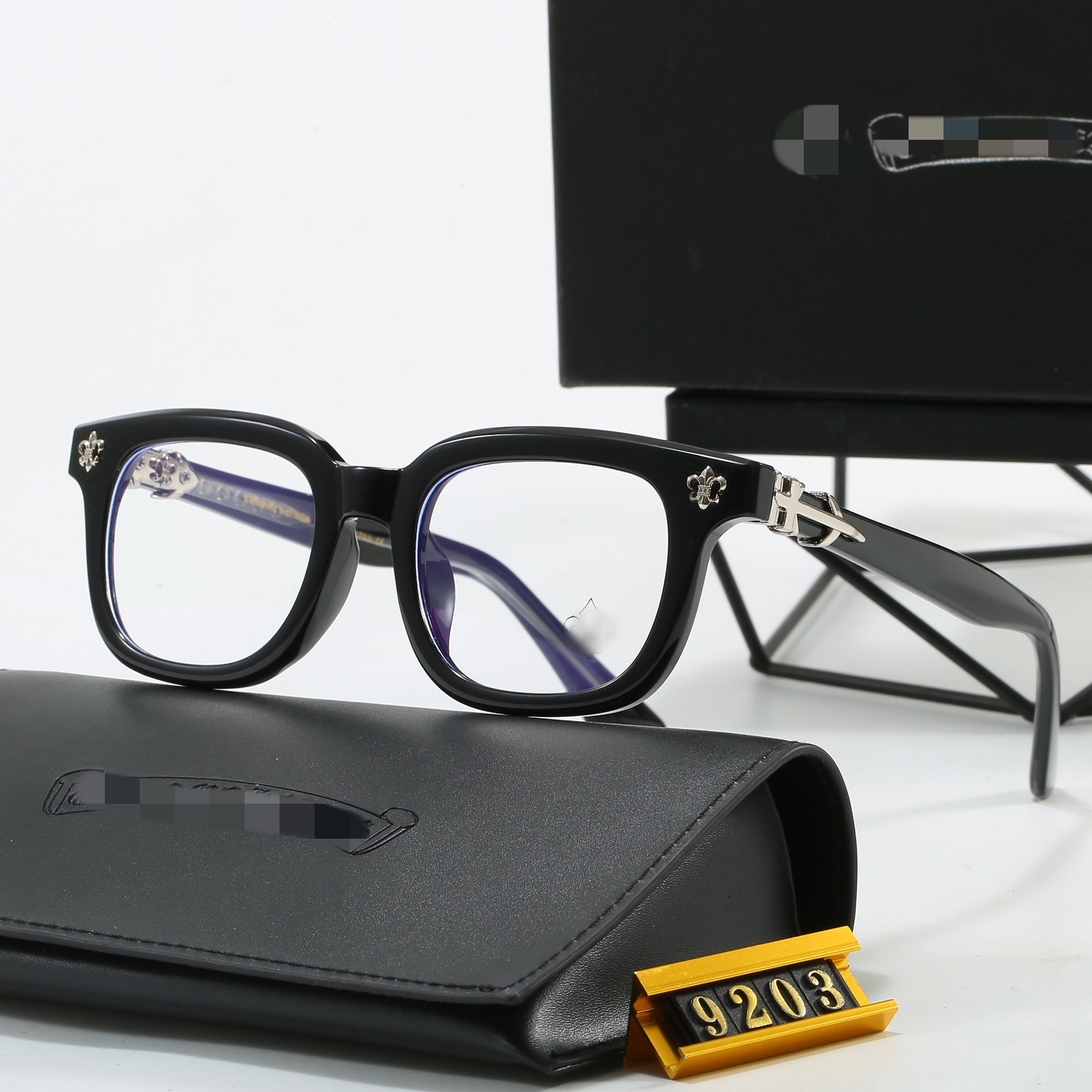 Kro Heart's New European and American Style Flat Glasses for Men and Women, Fashionable Anti-Blue Light Glasses, Face-Slimming Retro Sunglasses