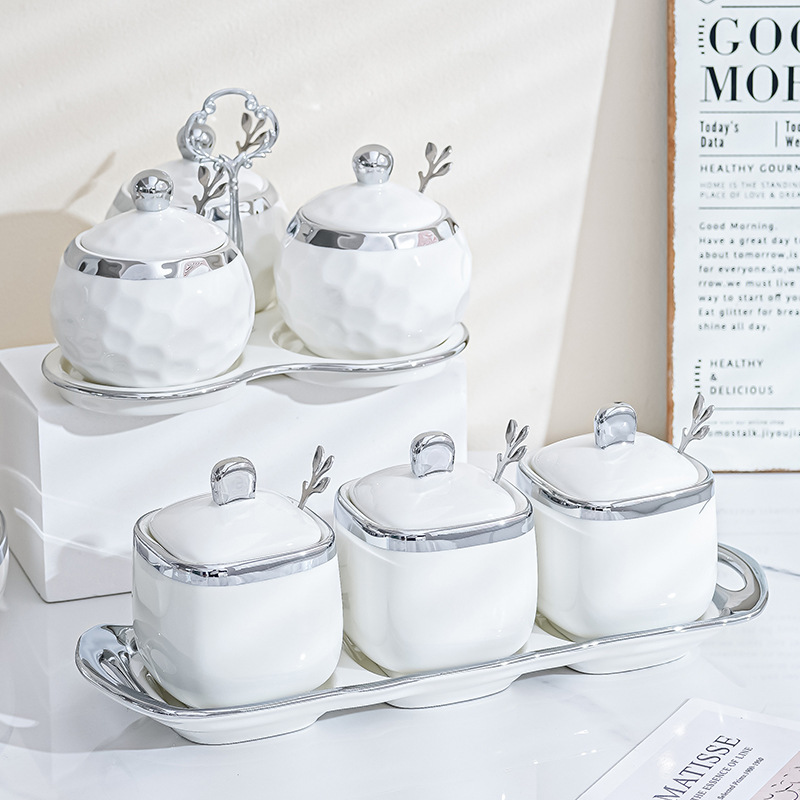 Luz de lujo borde plata tarro de condimento traje hogar botella de condimento de cerámica con tapa sal MSG Jar cocina combinación de almacenamiento