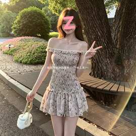 温柔风一字肩碎花连衣裙女夏纯欲气质修身显瘦收腰小个子绝美短裙