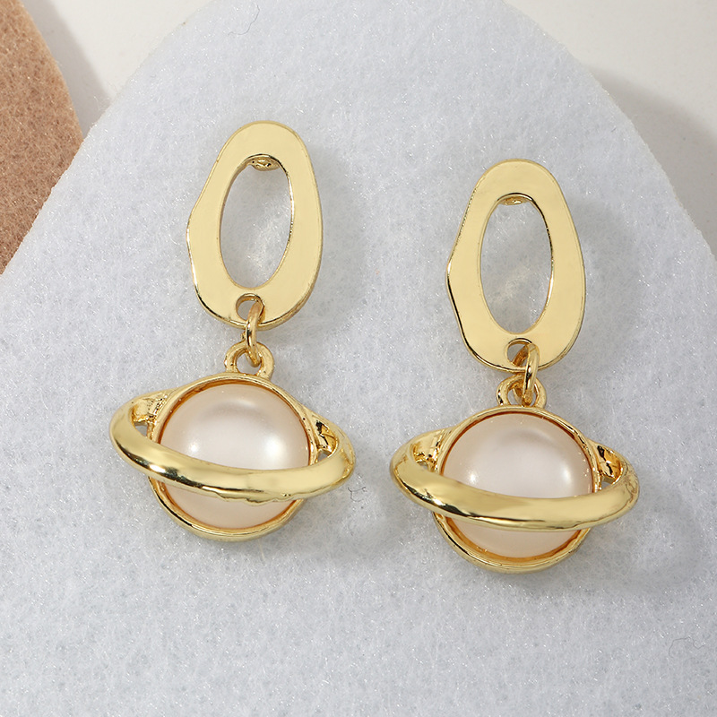 Fashion Retro Geometric Portrait Pearl Diamond Earrings display picture 6