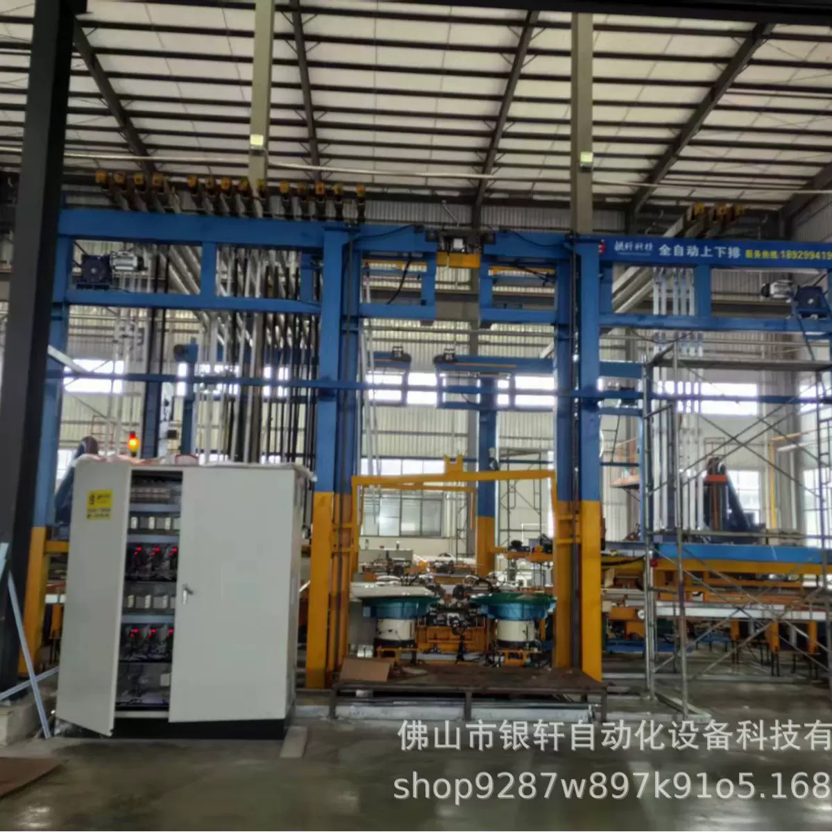 自动上下设备.太阳能边框料日产量35000起.减少用工40人次.提高产