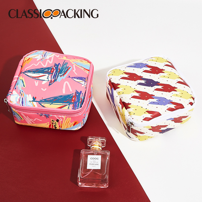 Ins Mini Aunt Toalla Bolsa de almacenamiento Bolsa de almacenamiento cuadrada portátil Bolso cosmético impermeable sobre rojo multifuncional