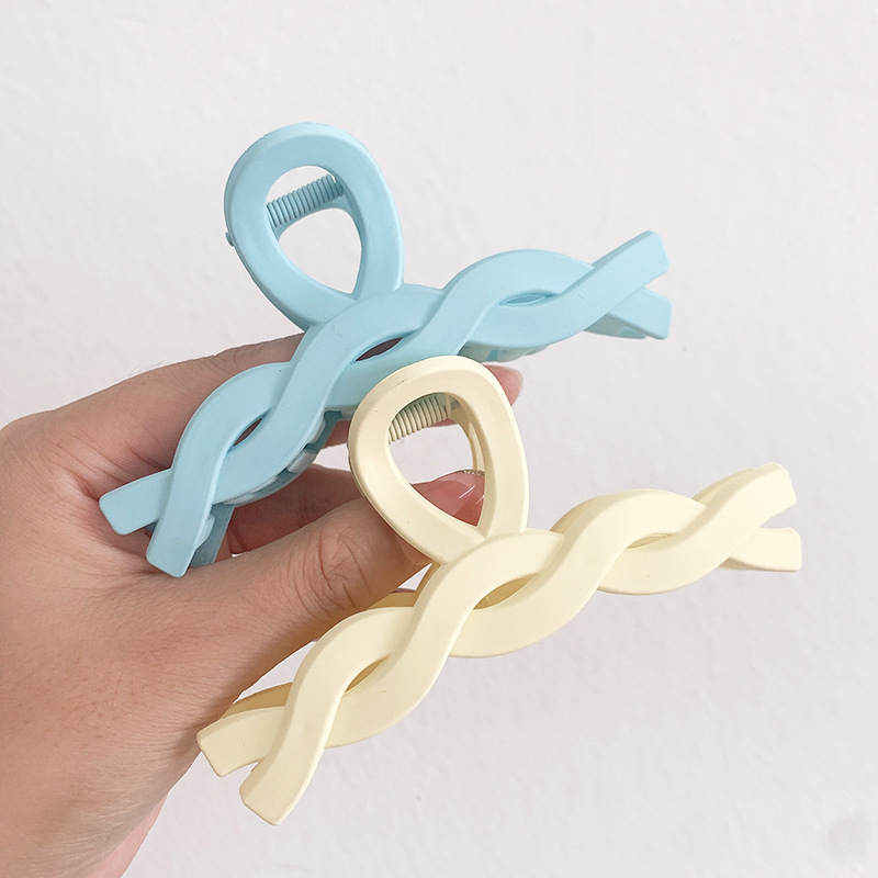 Fashion Simple Candy Color Blue Twist Hairpin Wholesale Nihaojewelry display picture 8