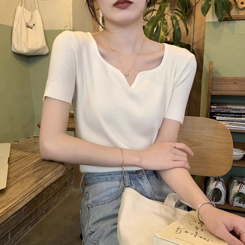 Wholesale Knitted Summer V-neck Slim fit Women's Versatile T