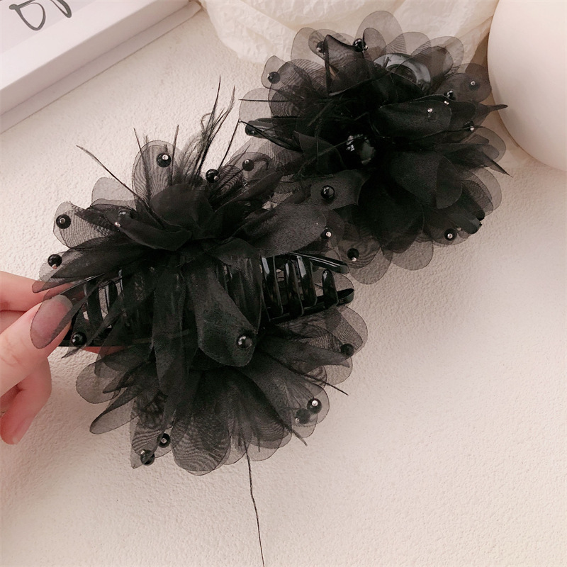 Alta sensación de malla negra abrazadera de arco 2024, nueva tarjeta de plumas esponjosas mostrando el volumen de cabello detrás de la abrazadera de pesca de la cabeza