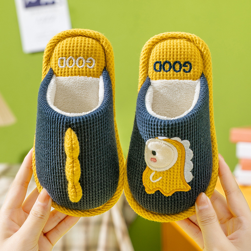 Invierno zapatillas de algodón para niños, niños y niñas, padres e hijos, bolsas de dibujos animados lindas, tacones antideslizantes para bebés en el interior, zapatillas de lana casera