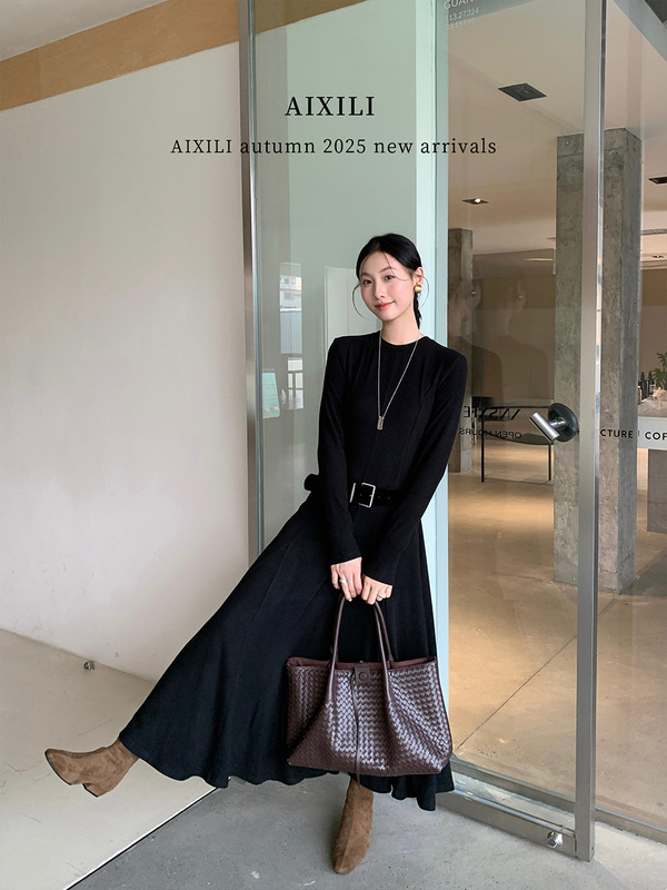 爱西里2025秋简约松弛高级感垂感大摆气质修身长裙连衣裙A1605|undefined