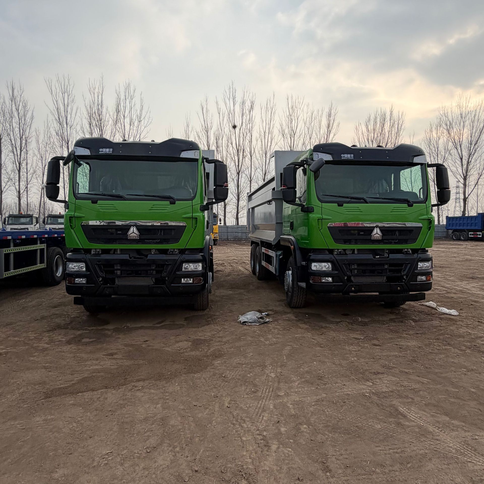 Cross-Border Export of Howo Tx Dump Trucks, 6×4 Drive, 30-Ton Capacity, Engineering Dump Truck, Sand and Gravel Truck
