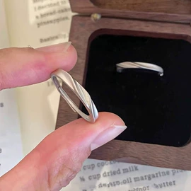 项链;戒指;耳钉