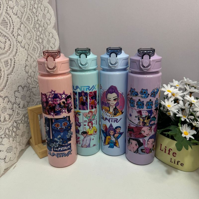 批发猎魔女团标准800ml实色中杯带杯吸管耐摔耐高温弹跳盖水杯|undefined