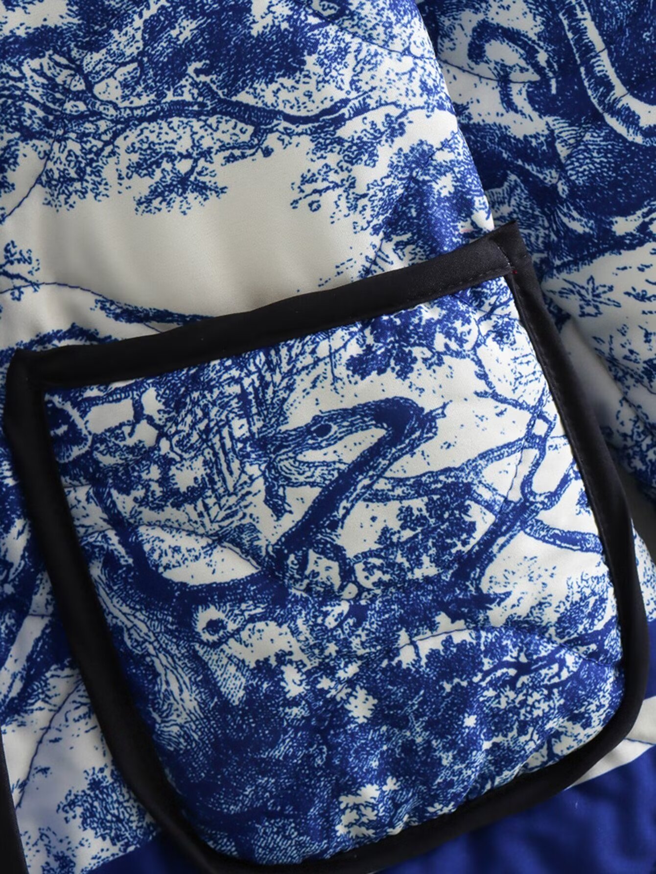 Neue Damenbekleidungskollektion Herbst 2023: Dreifarbige, gestreifte, dekorativ bedruckte, gesteppte, warme Baumwolljacke_voghion.com