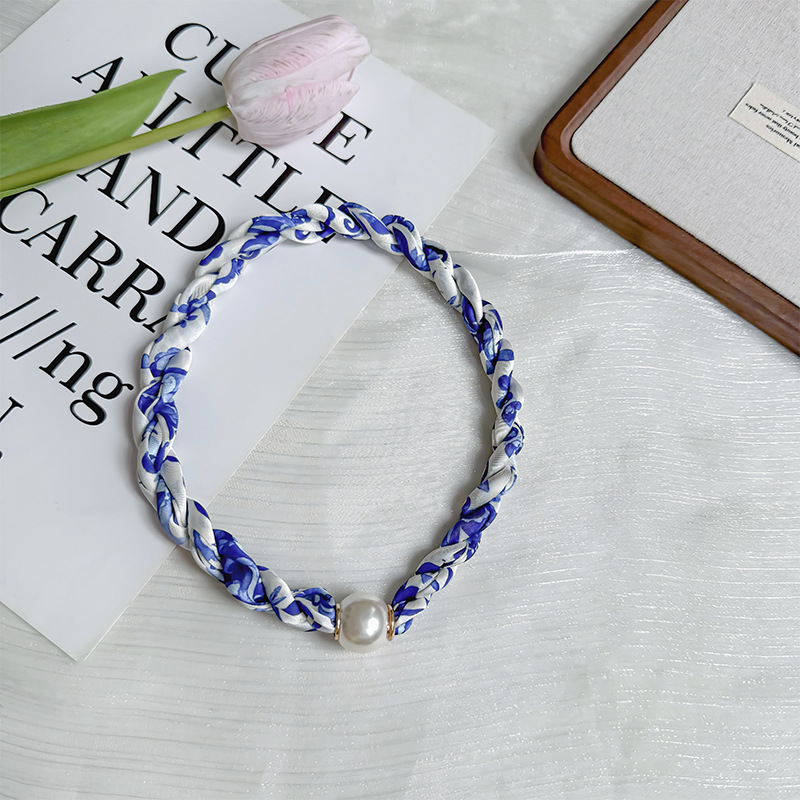 Collar de perlas de hebilla de atracción primavera y otoño verano decoración de cuello pequeña bufandas de mujer camisa de pañuelo de seda girada al por mayor